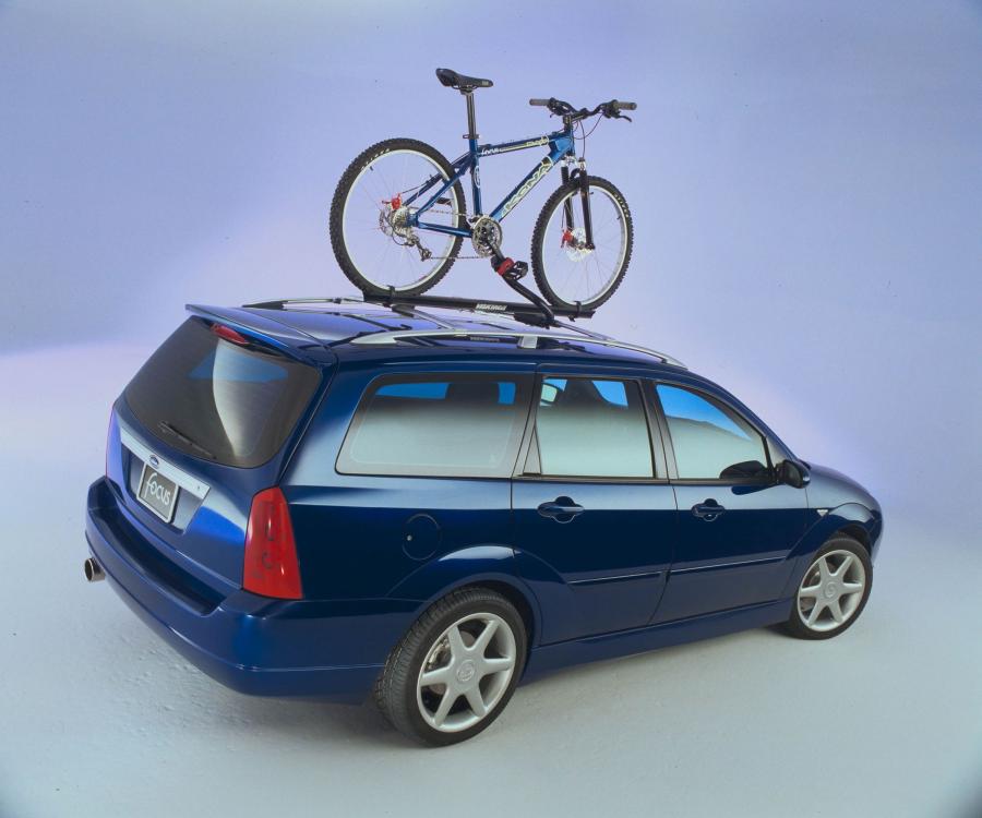  Ford Focus Wagon Kona Concept 2000 года  (фото 2 из 6)